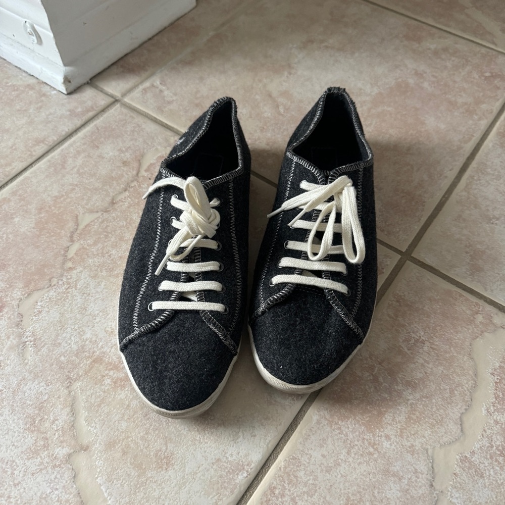 Fred Perry felt grey shoes